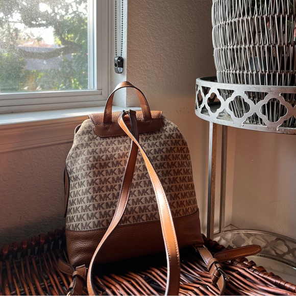 Michael Kors Logo backpack w/wallet - Picture 3 of 4